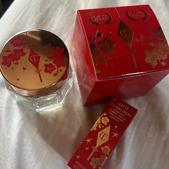 Charlotte Tilbury
Lunar New Year Matte Revolution Lipstick+ magic cream 50ml - Picture 5 of 5